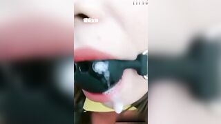 女王调教自己的闺蜜闺蜜第一次接受喝圣水语言挑逗羞辱闺蜜强制喝圣水
