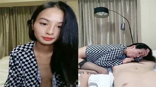 网袜苗窕贫乳御姐淫声荡语撩骚互动道具玩弄无毛骚逼