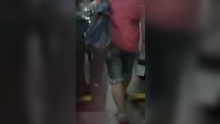 街拍大神偶李小璐大胆抄底