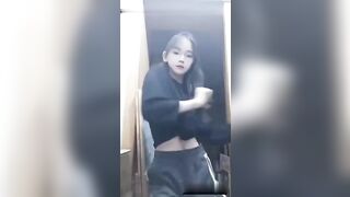 少女裸舞天天在某音上发裸舞